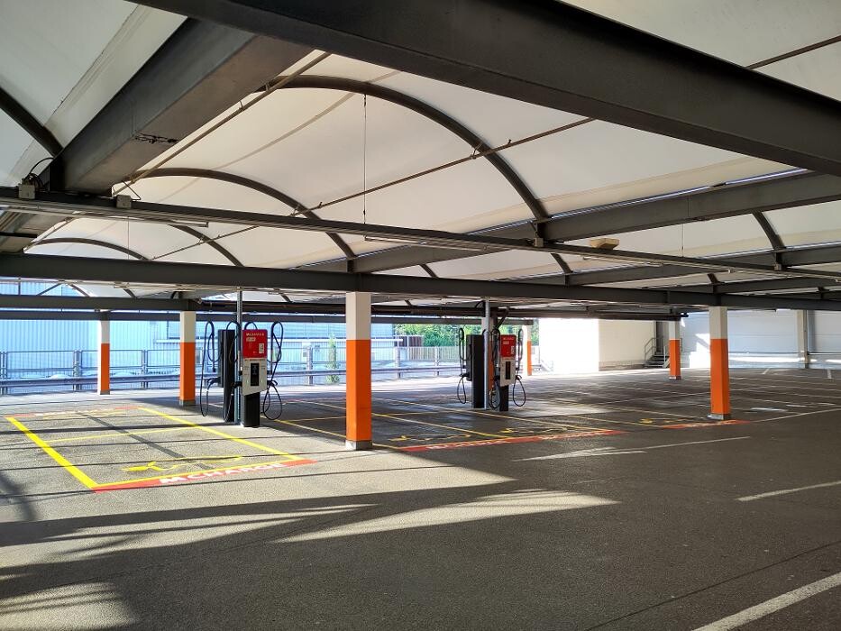 Bilder Migrol Charging Station