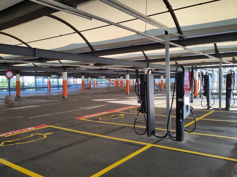 Bilder Migrol Charging Station