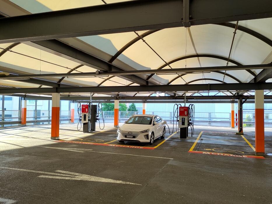 Bilder Migrol Charging Station