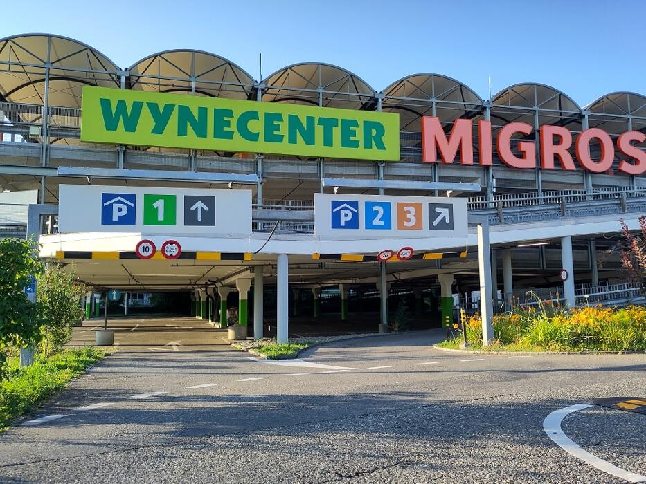 Bilder Migrol Charging Station