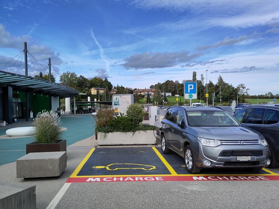 Bilder Migrol Charging Station