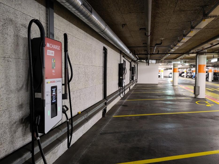 Bilder Migrol Charging Station