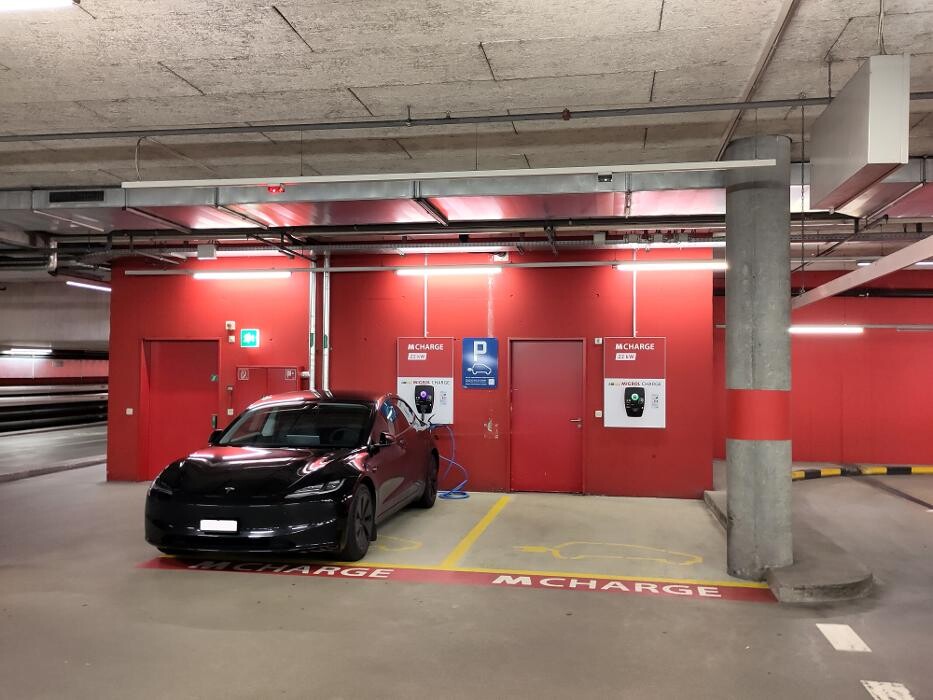 Bilder Migrol Charging Station