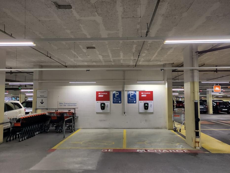 Bilder Migrol Charging Station