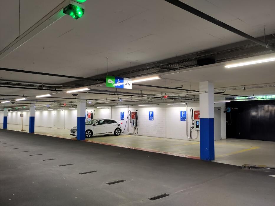 Bilder Migrol Charging Station