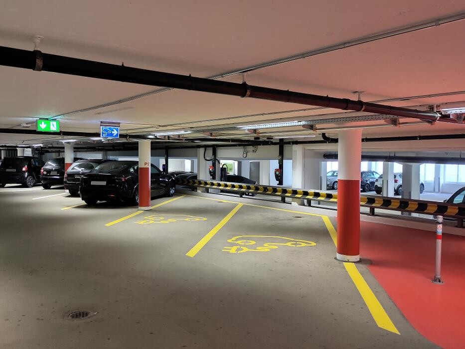 Bilder Migrol Charging Station
