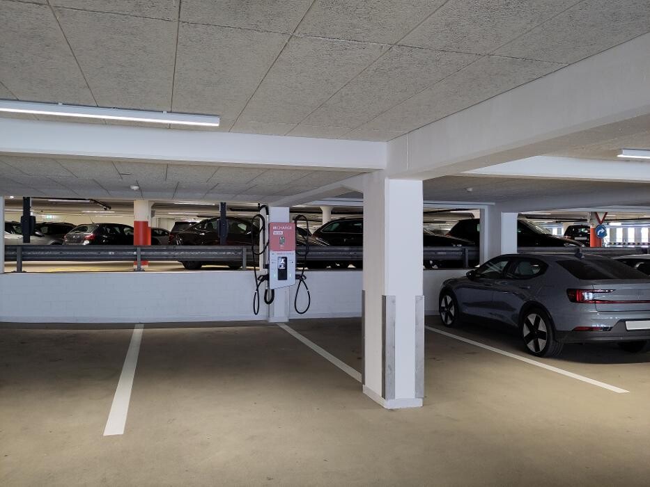 Bilder Migrol Charging Station