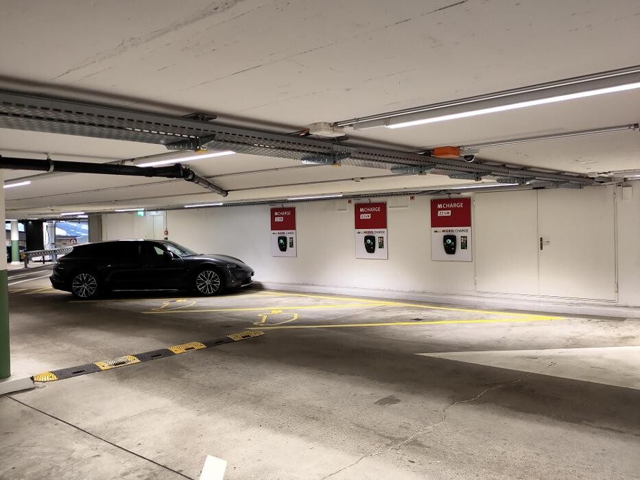 Bilder Migrol Charging Station
