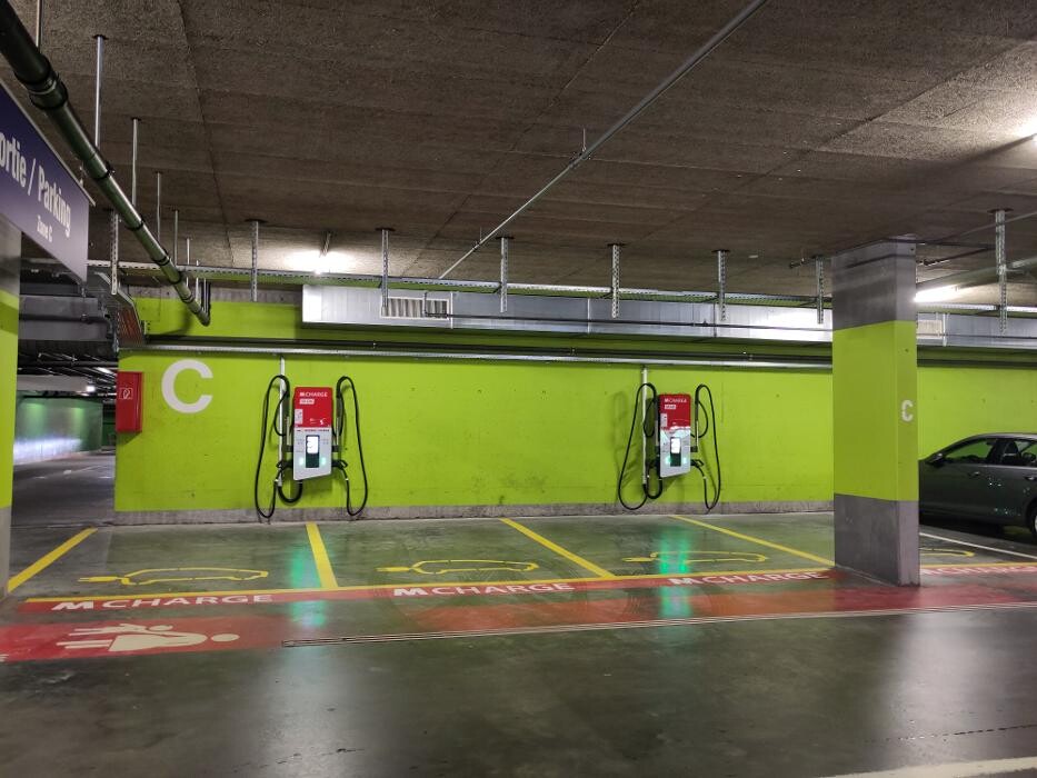 Bilder Migrol Charging Station