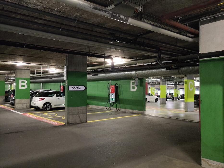 Bilder Migrol Charging Station