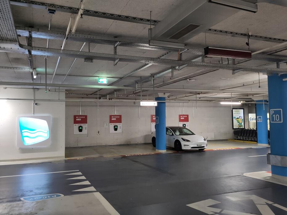 Bilder Migrol Charging Station