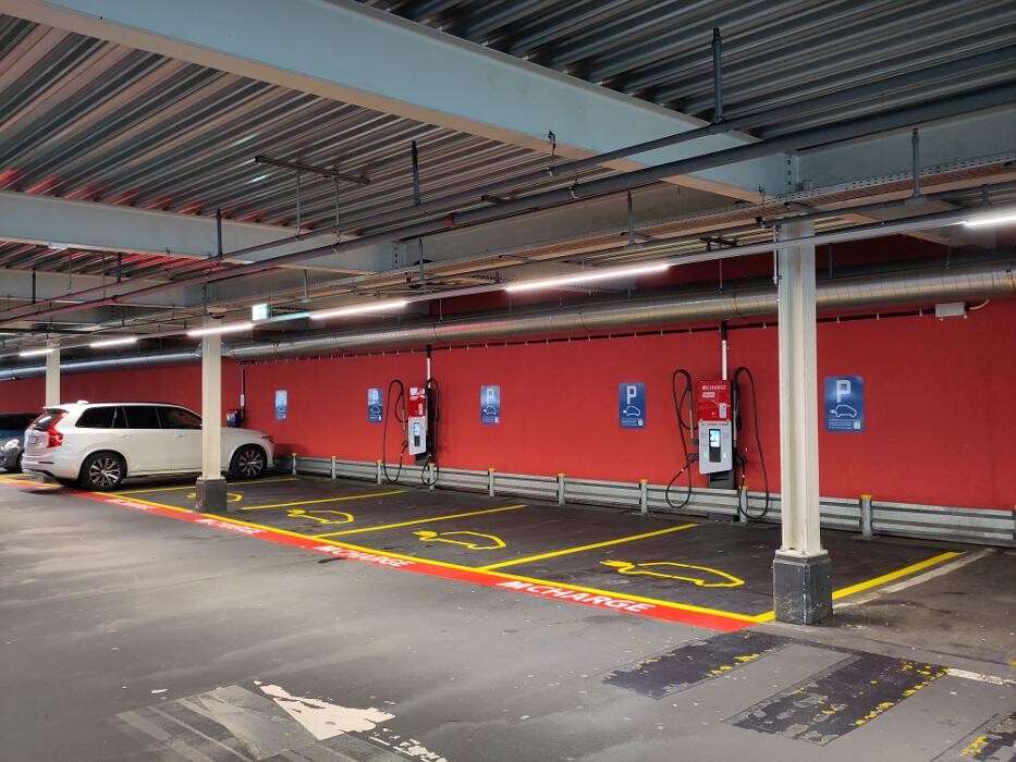 Bilder Migrol Charging Station