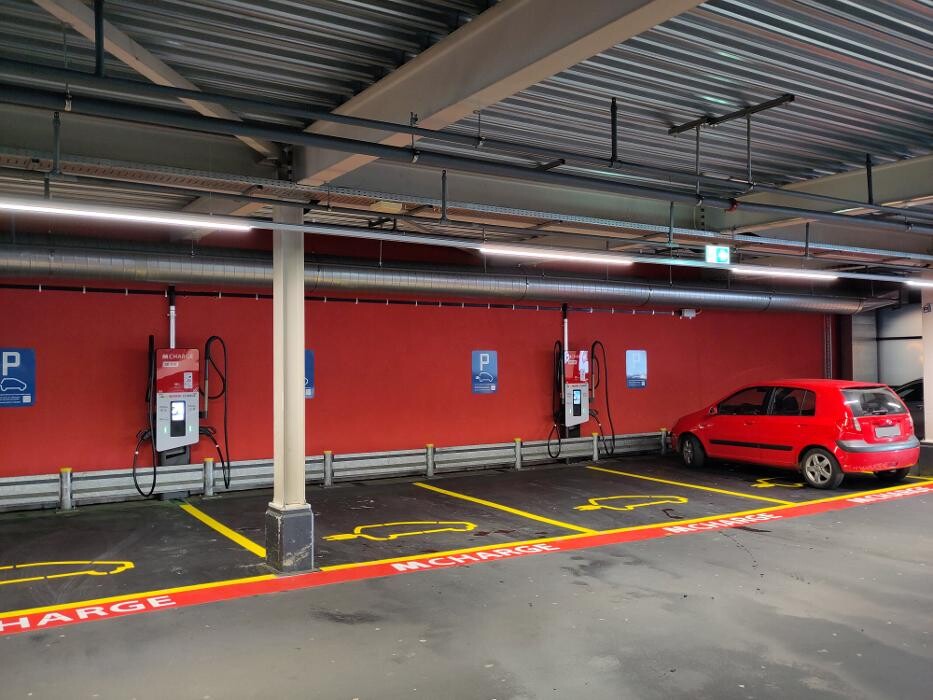 Bilder Migrol Charging Station