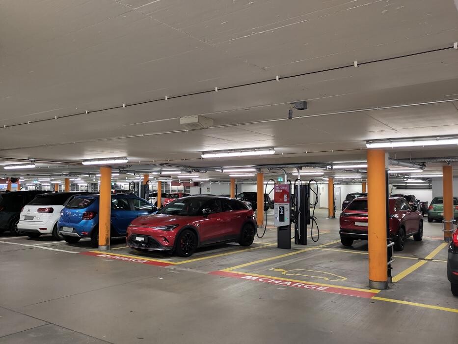 Bilder Migrol Charging Station