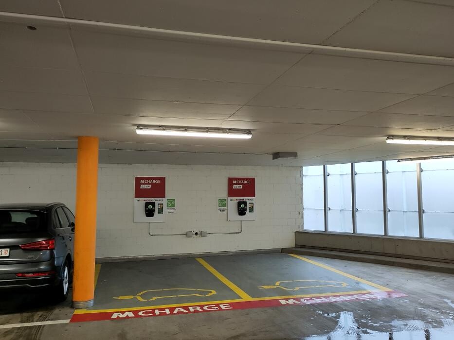Bilder Migrol Charging Station