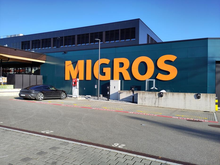 Bilder Migrol Charging Station
