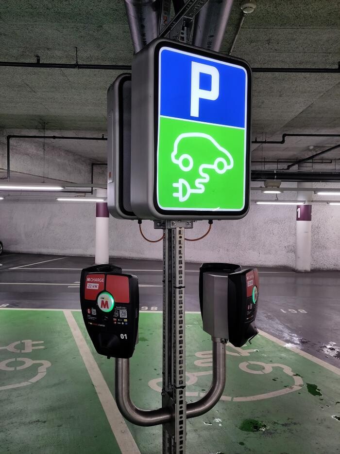 Bilder Migrol Charging Station