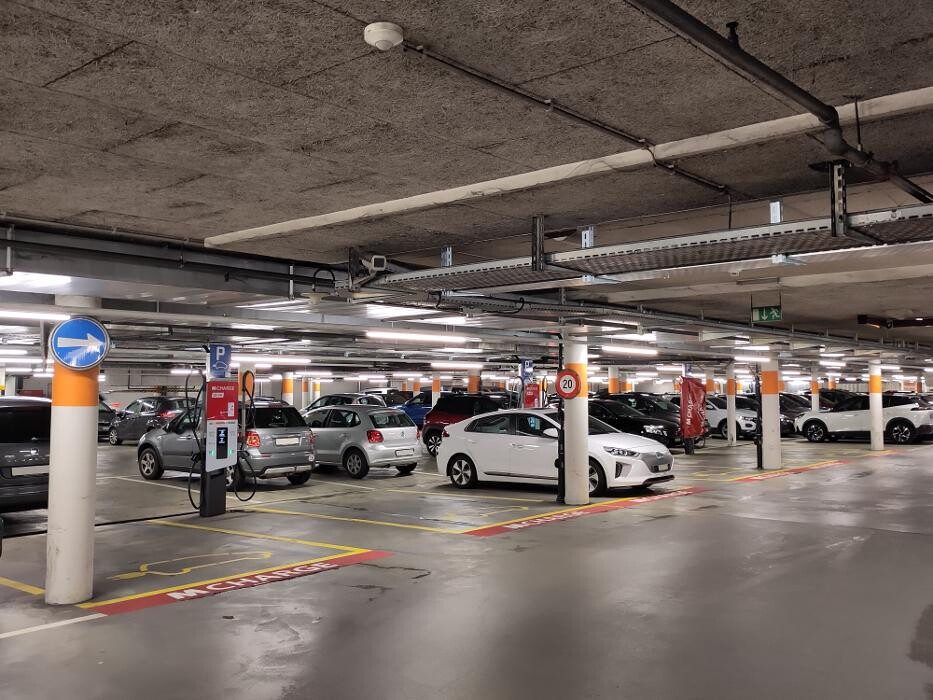Bilder Migrol Charging Station