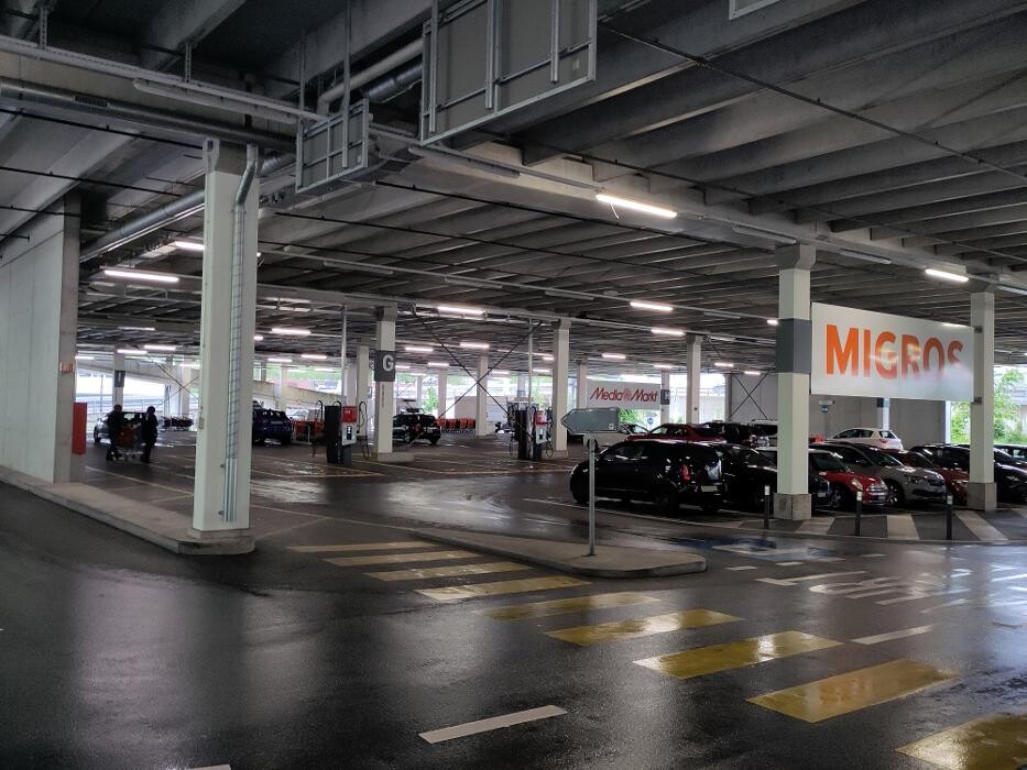 Bilder Migrol Charging Station