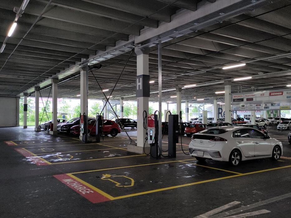Bilder Migrol Charging Station