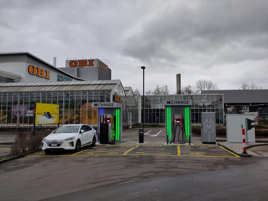 Bilder Migrol Charging Station