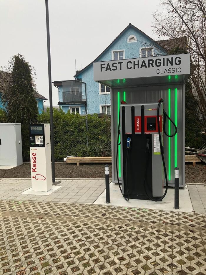 Bilder Migrol Charging Station