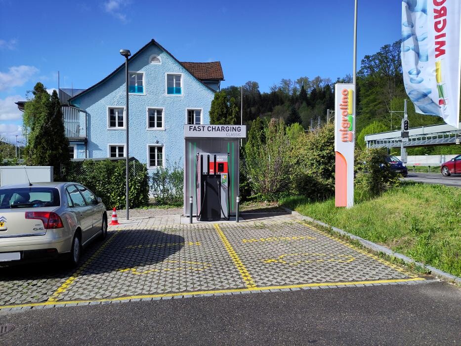 Bilder Migrol Charging Station