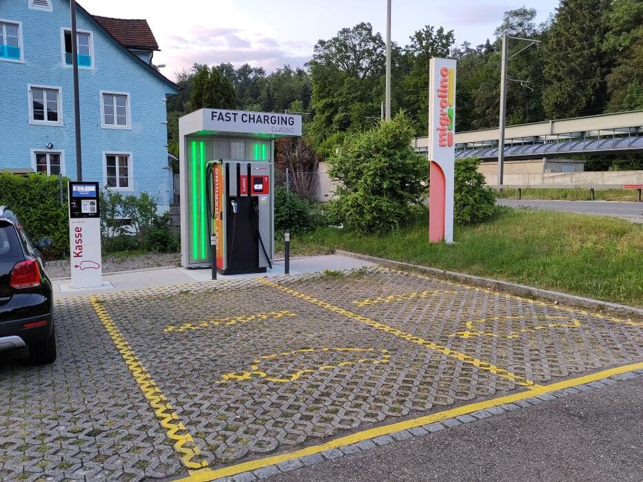 Bilder Migrol Charging Station