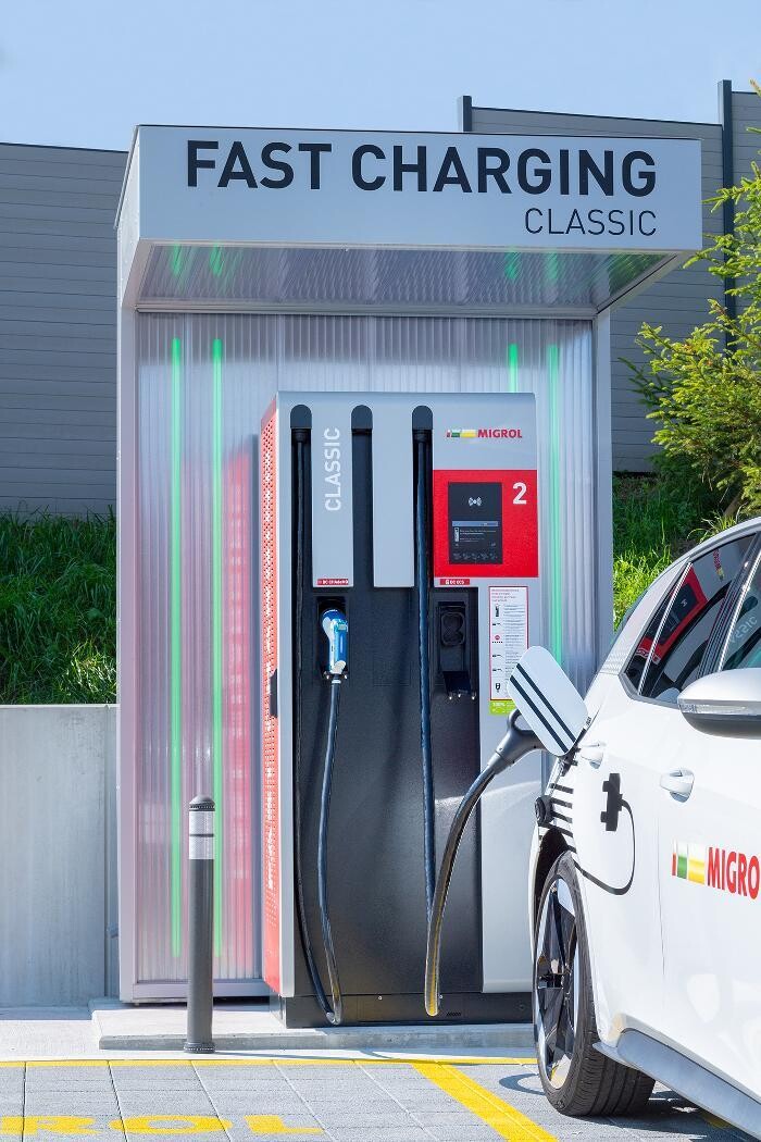 Bilder Migrol Charging Station