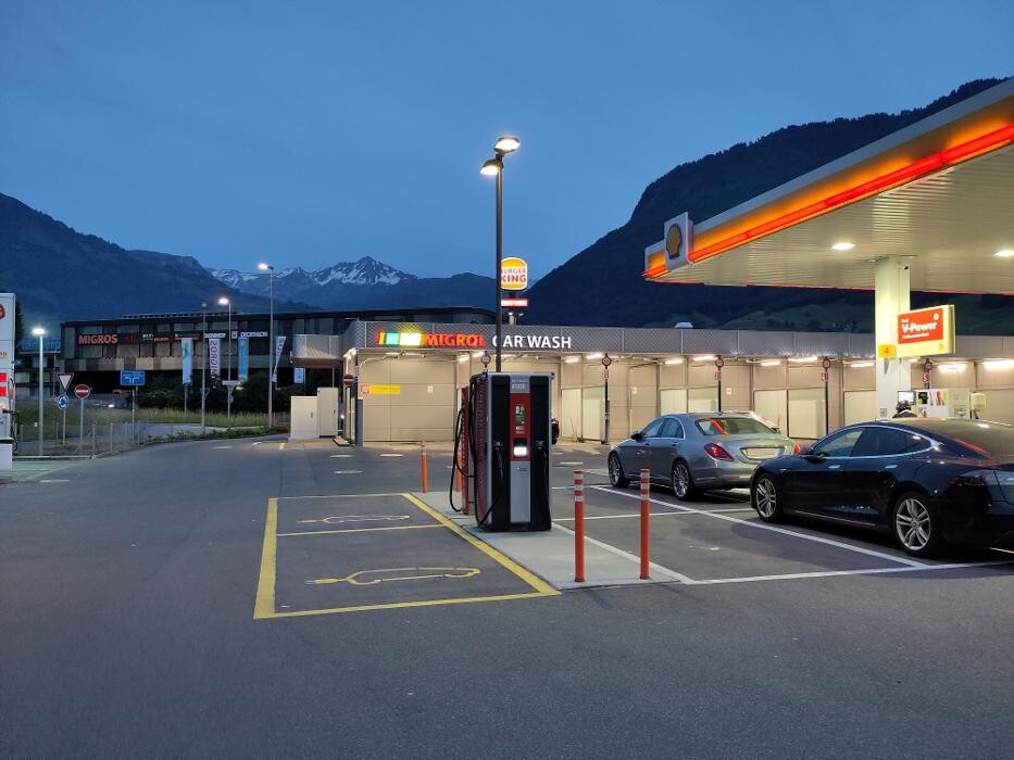 Bilder Migrol Charging Station