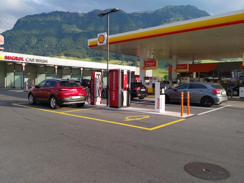 Bilder Migrol Charging Station