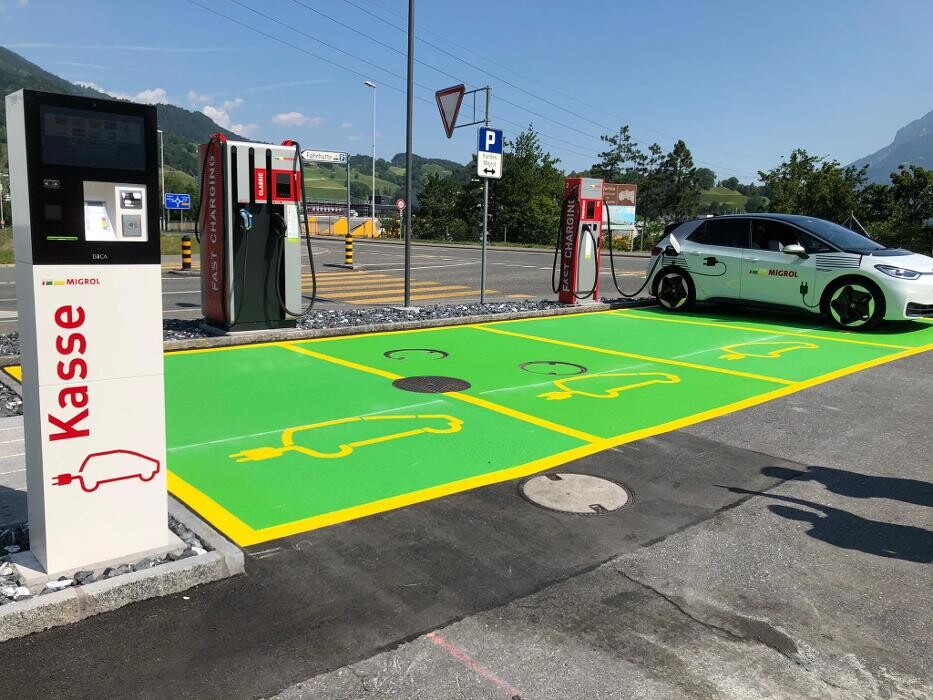 Bilder Migrol Charging Station