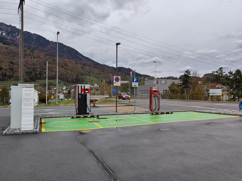 Bilder Migrol Charging Station