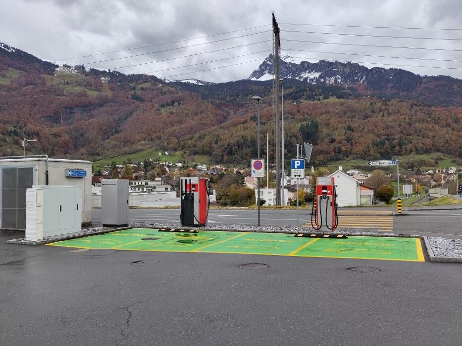Bilder Migrol Charging Station