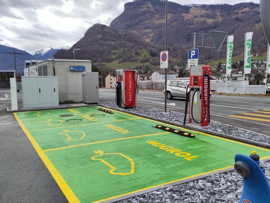 Bilder Migrol Charging Station