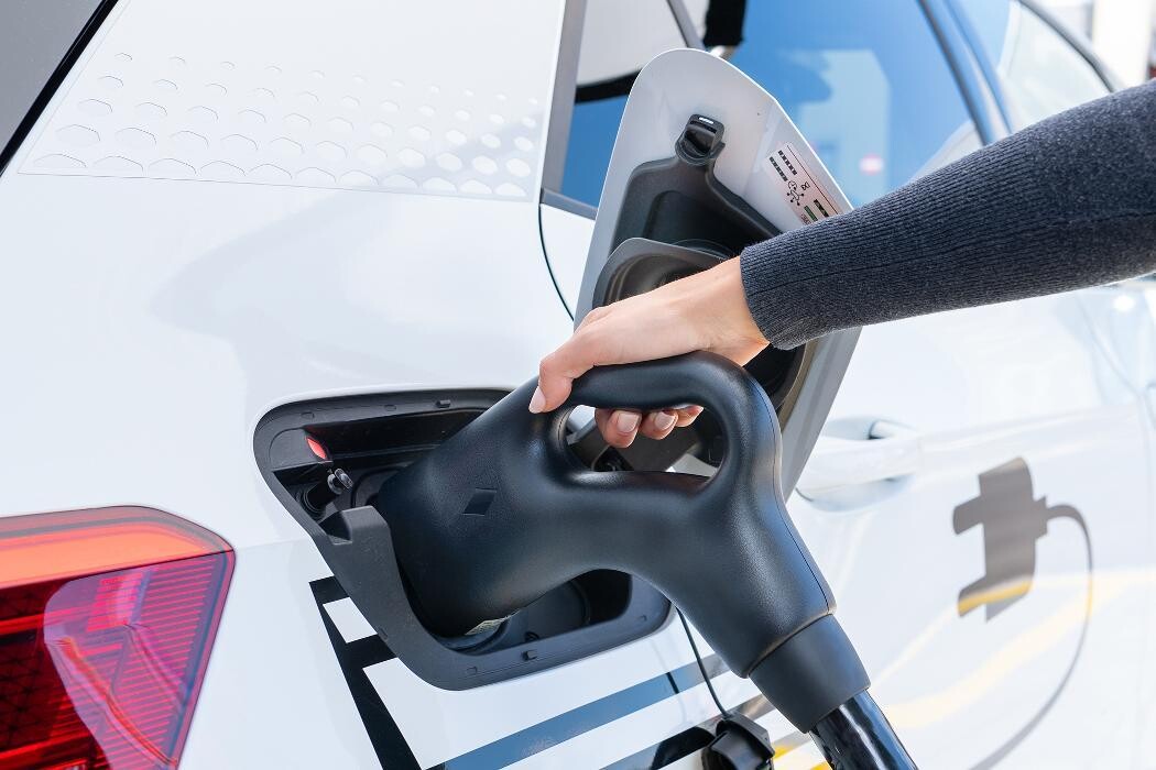 Bilder Migrol Charging Station