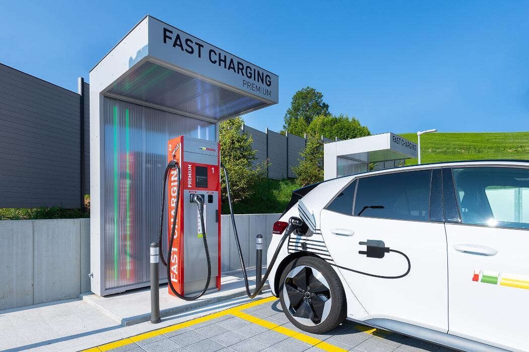 Bilder Migrol Charging Station