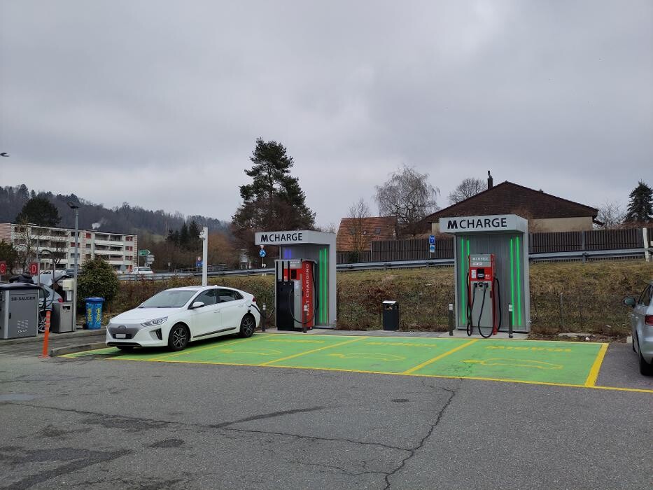 Bilder Migrol Charging Station