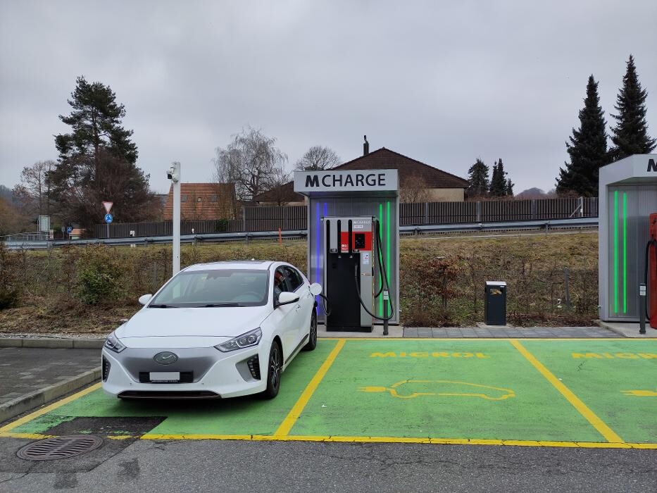 Bilder Migrol Charging Station