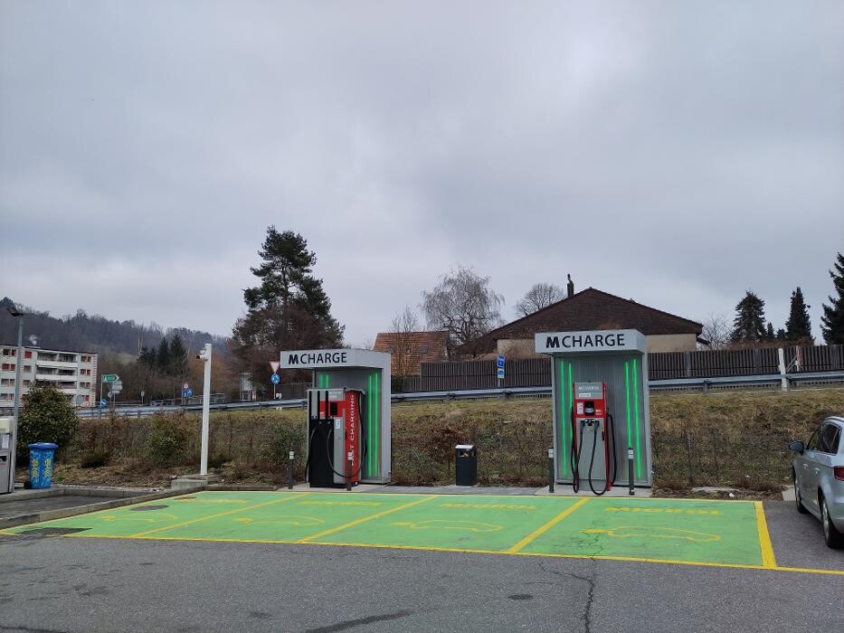 Bilder Migrol Charging Station