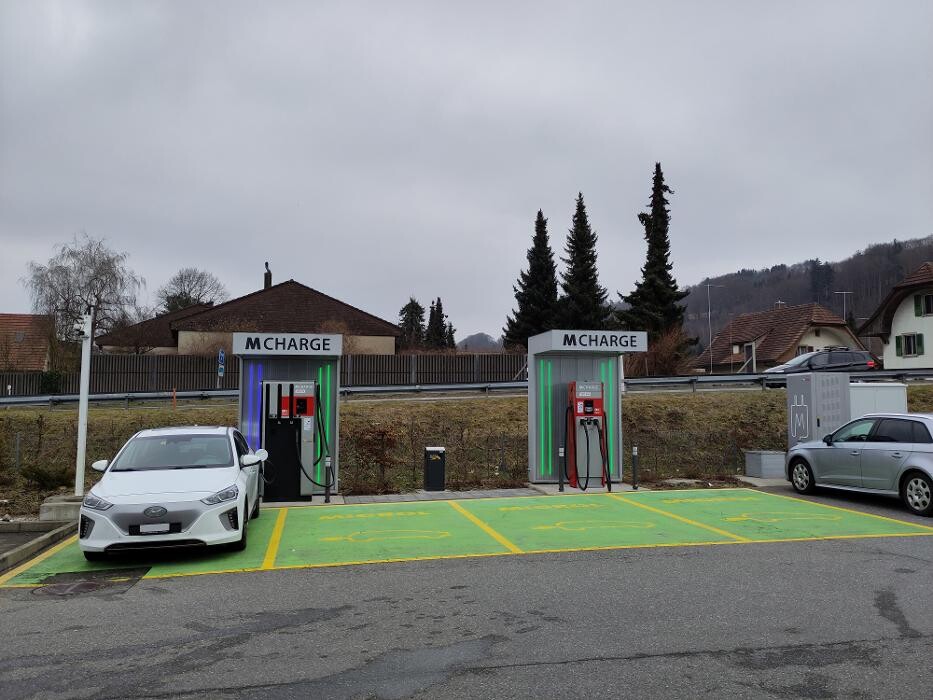 Bilder Migrol Charging Station