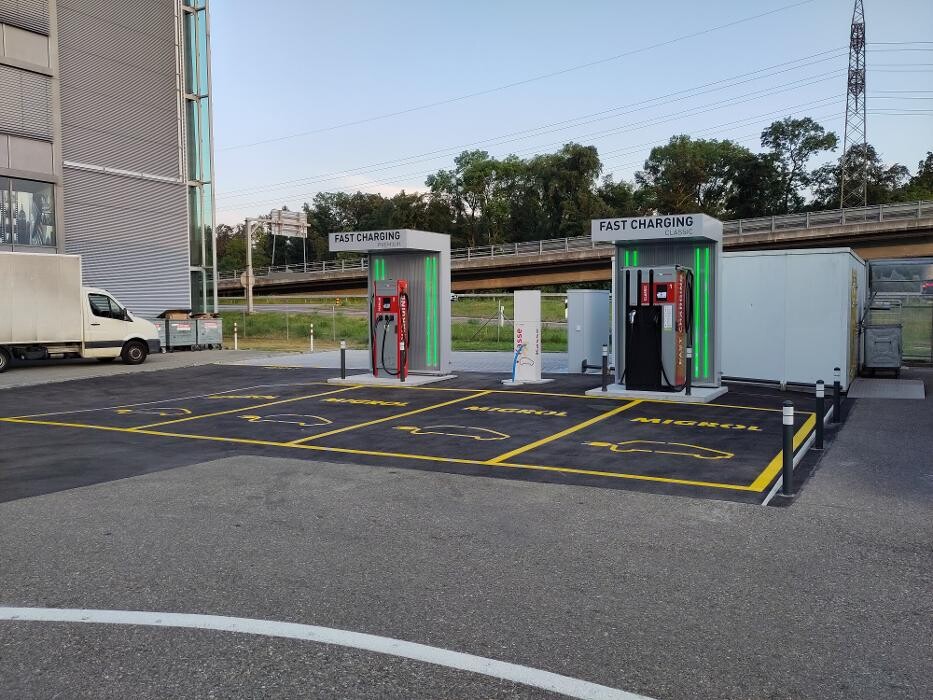 Bilder Migrol Charging Station