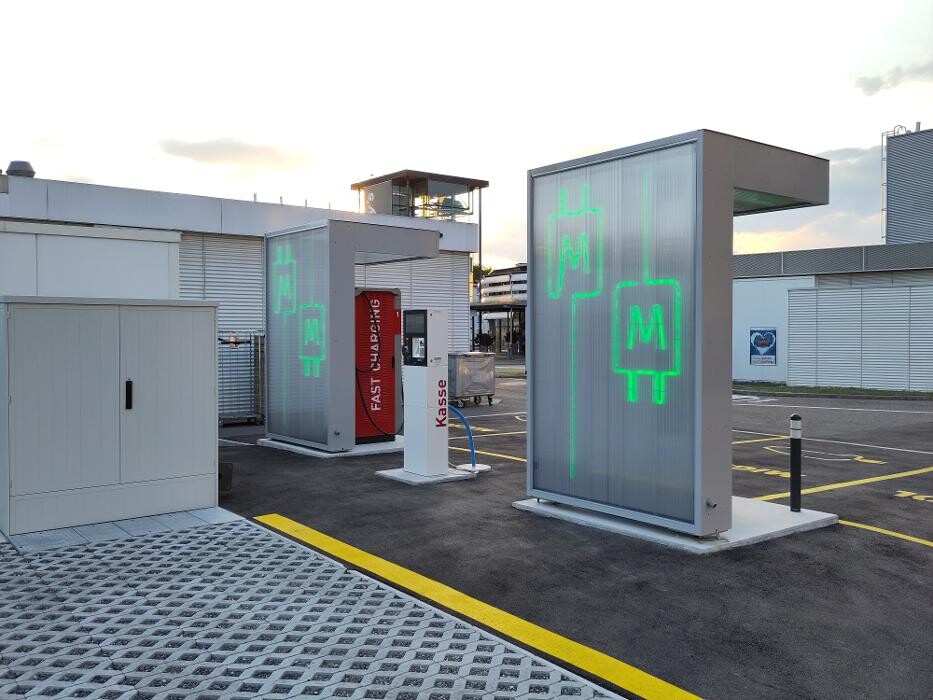 Bilder Migrol Charging Station