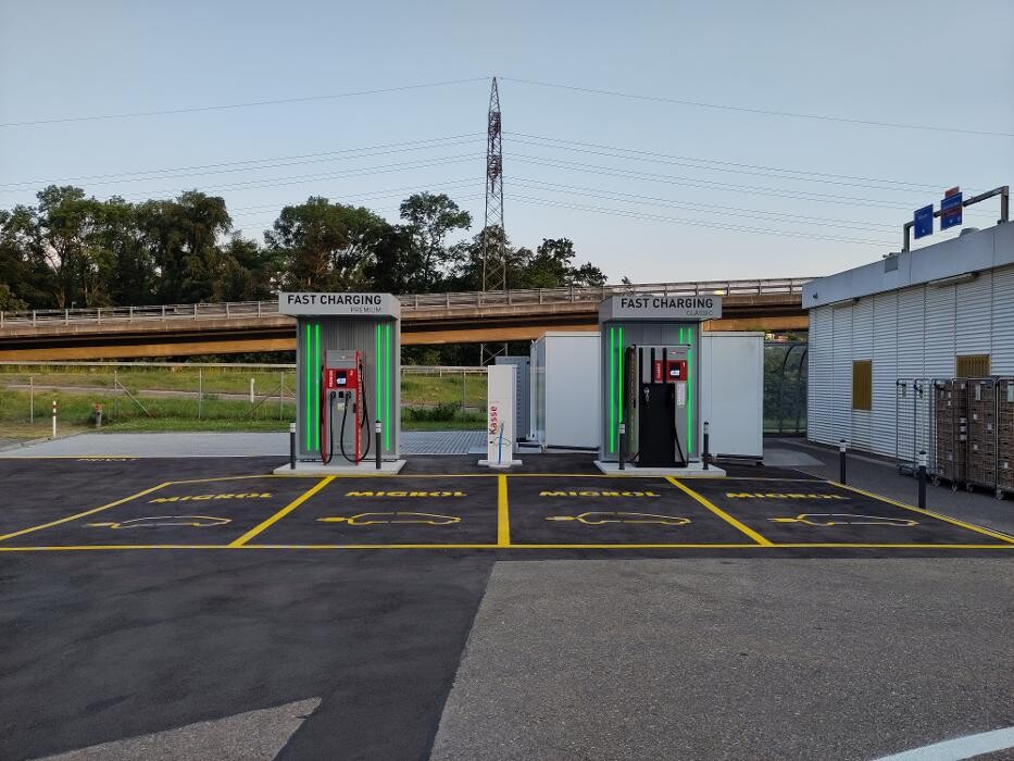 Bilder Migrol Charging Station