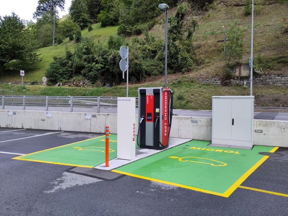 Bilder Migrol Charging Station