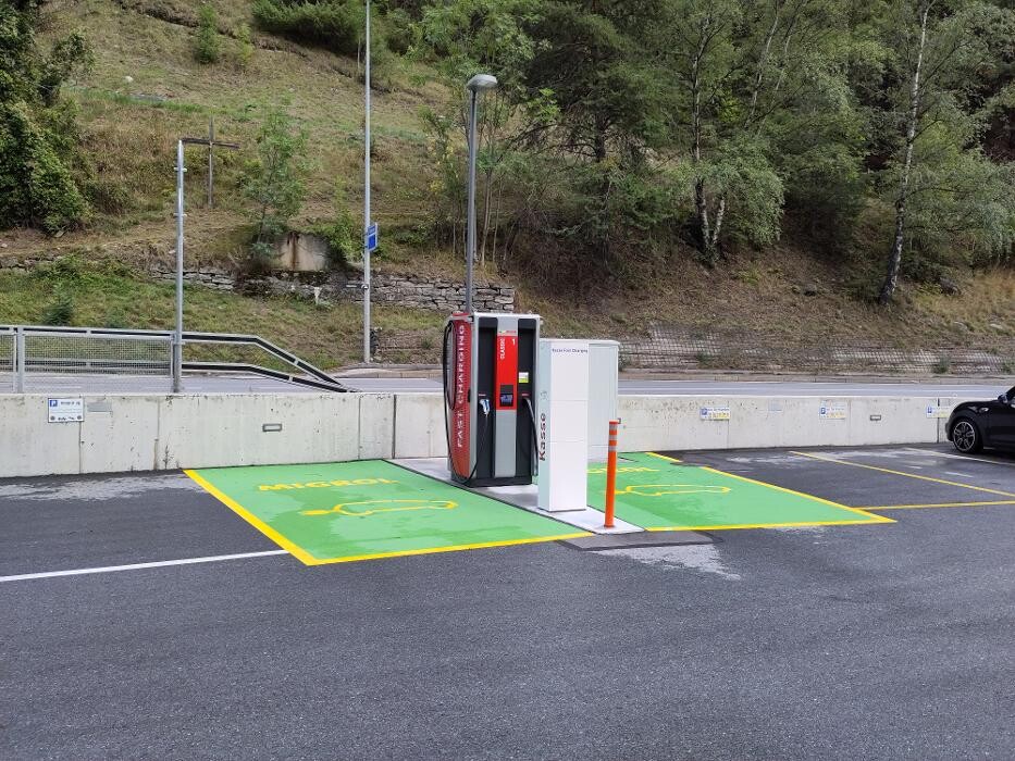 Bilder Migrol Charging Station