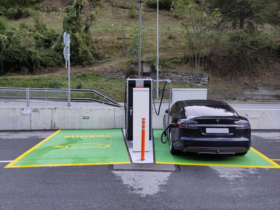 Bilder Migrol Charging Station