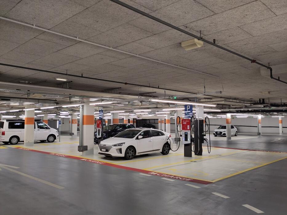 Bilder Migrol Charging Station