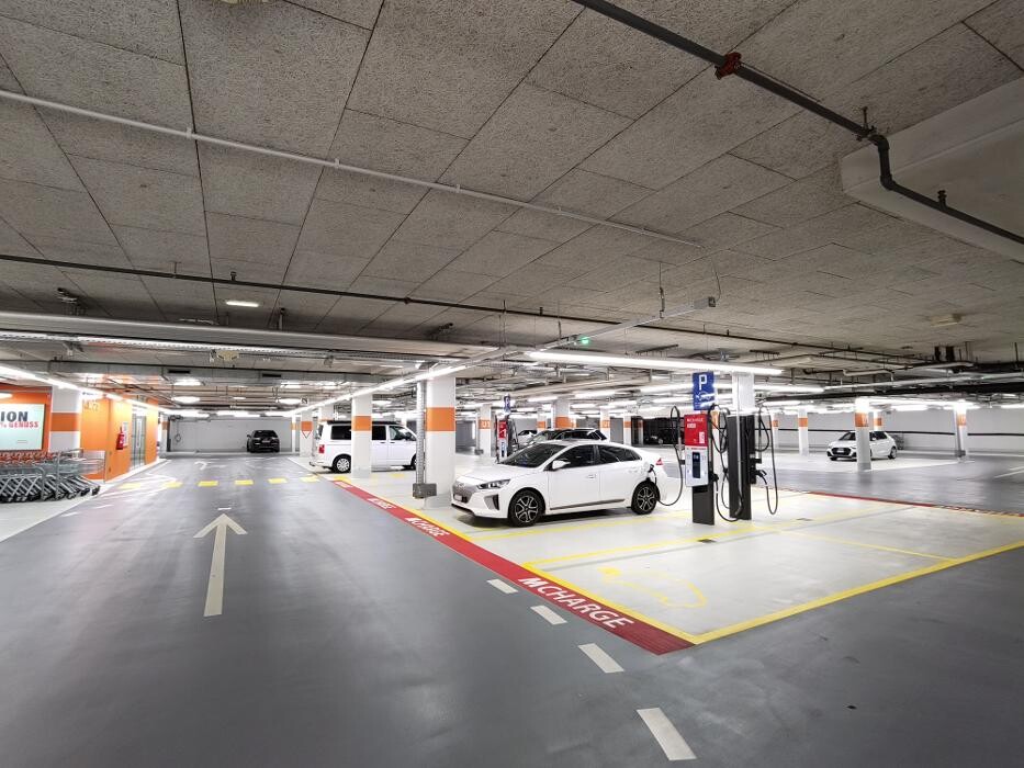 Bilder Migrol Charging Station