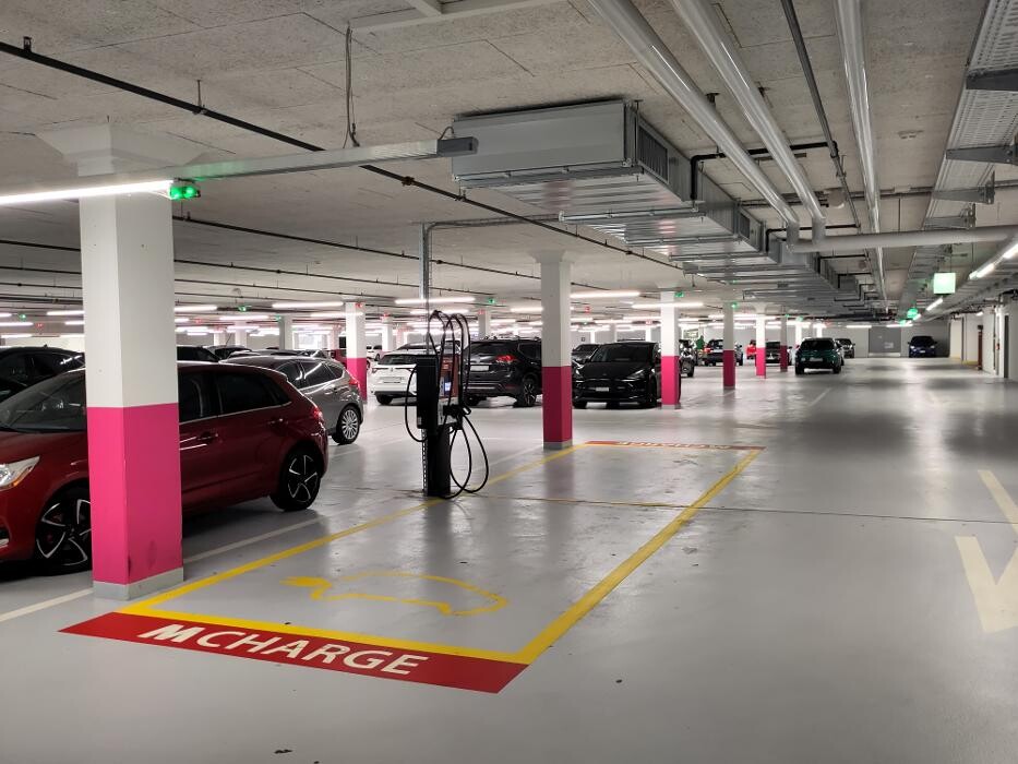 Bilder Migrol Charging Station